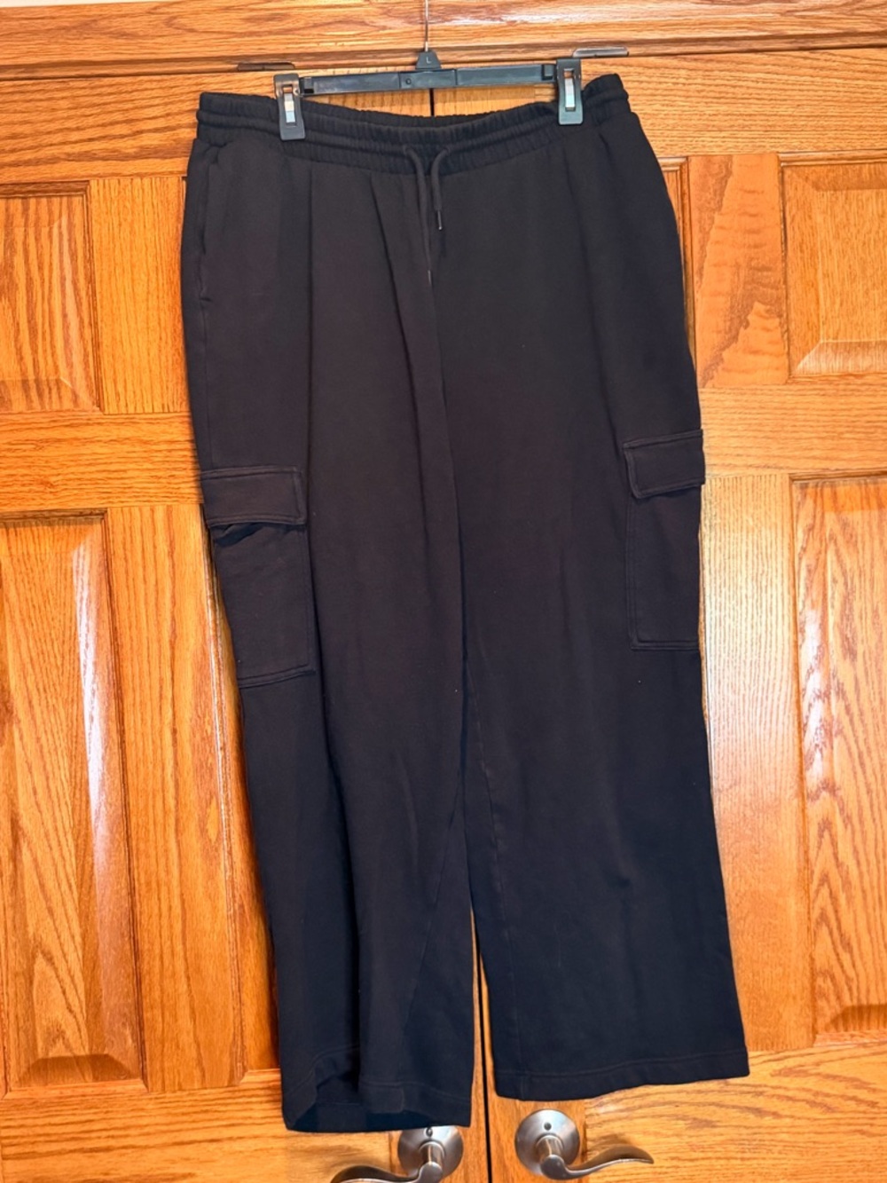 Old Navy Extra High-Waisted SoComfy Cargo
Wide-Leg Sweatpants